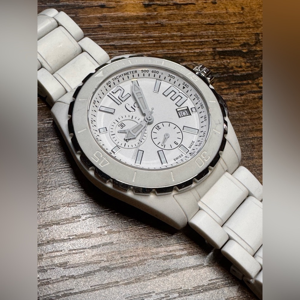 GUESS Ceramic Chronograph - Picture 2 of 3